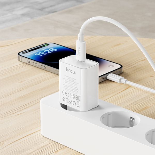 Сетевое зарядное устройство с кабелем HOCO C143A Benefit single port PD20W charger set(C to iP) White